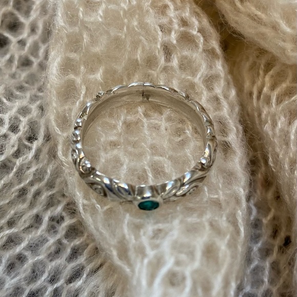 Sterling silver and lab created emerald filigree ring - Picture 3 of 5